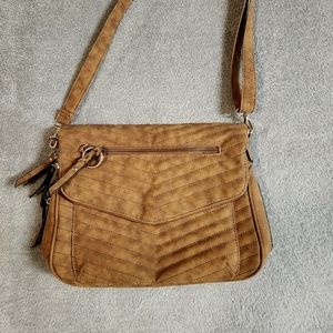 Medium-sized tan purse/handbag.practically new leather gorgeous cool purse!!!